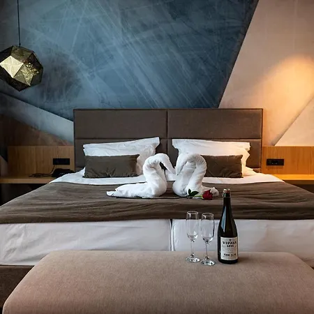 萨菲尔酒店 酒店 塞扎纳