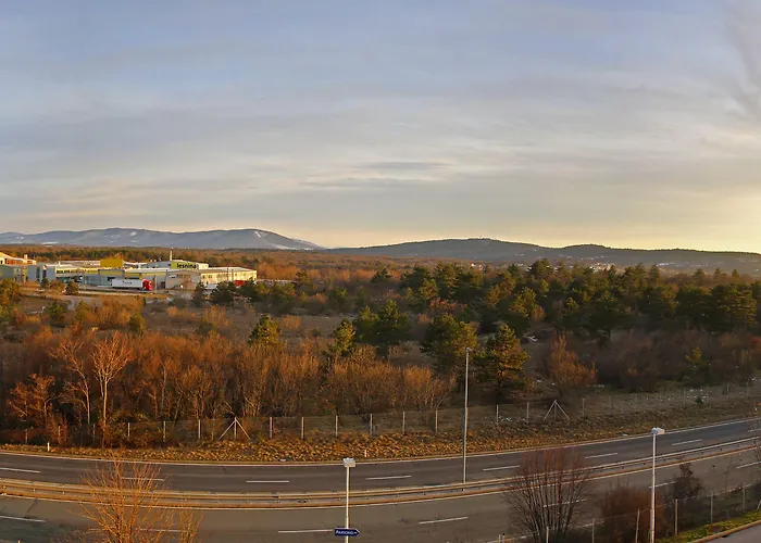 Safir Casino מלון 4*