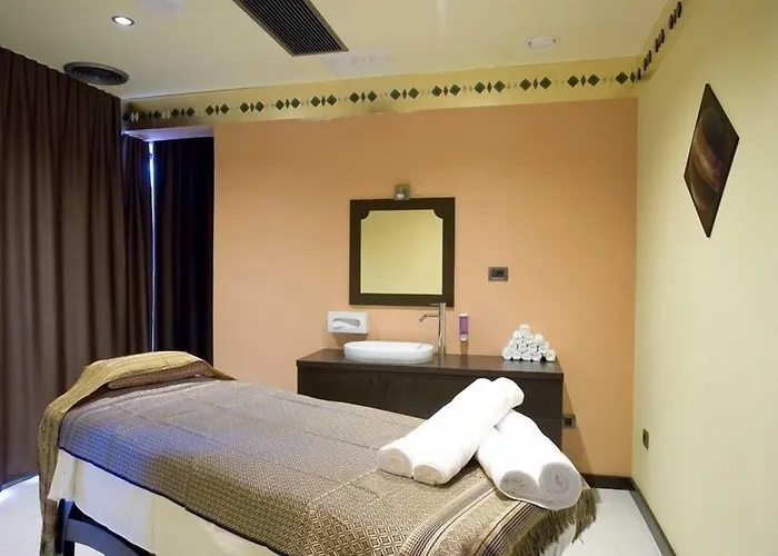 Safir Casino מלון 4*