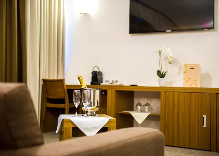 מלון Safir Casino 4*